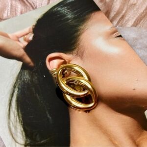 Minimalist Round Huggie